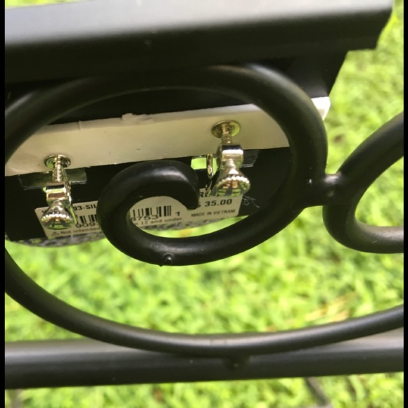 Vince Camuto clip on screw earrings rare find NWT - Picture 4 of 7